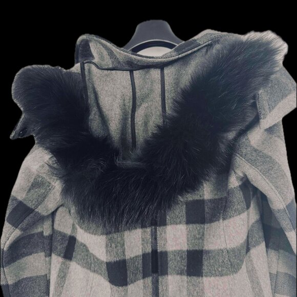 Authentic BURBERRY Brit Line Fur and hooded Wool Coat • size 4 - Picture 3 of 6